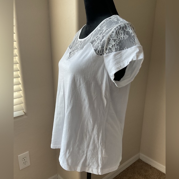 CAbi Flirt Tee White Fitted Short Sleeve Blouse - Picture 4 of 11